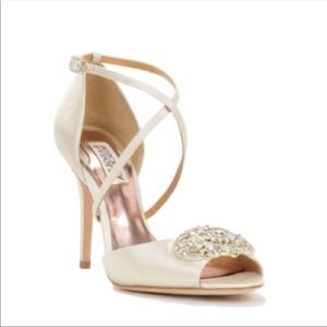 Badgley Mischka Sari satin heels, size 8.5